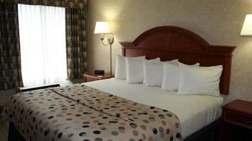 Hotel Baymont By Wyndham West