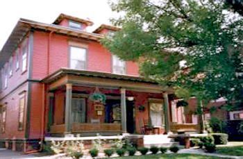 Looking Glass Inn 3*