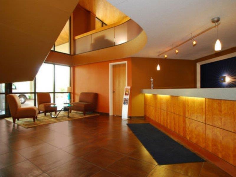 Hotel Country & By Radisson, East, In