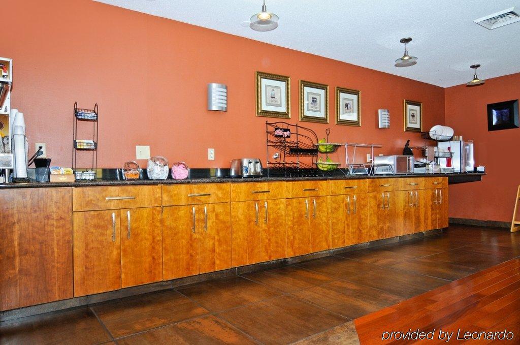 Hotel Country & By Radisson, East, In