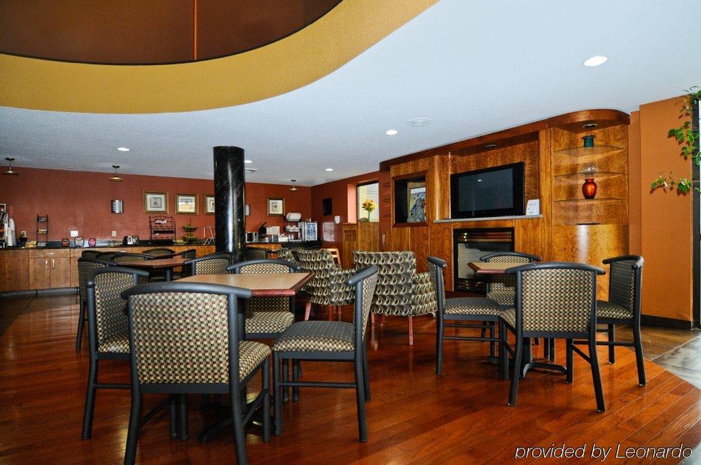 Country & By Radisson, East, In