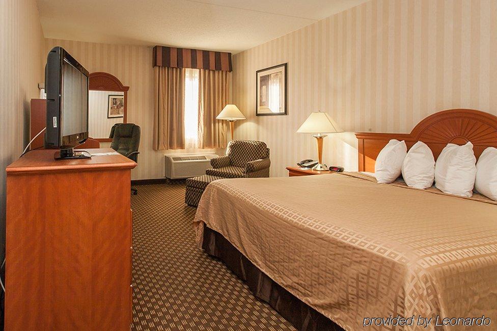 Country & By Radisson, East, In Indianapolis