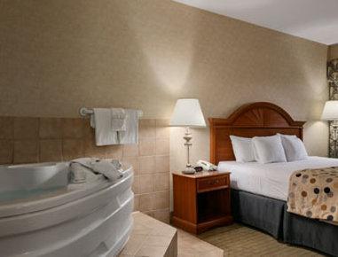 Baymont By Wyndham West Hotel