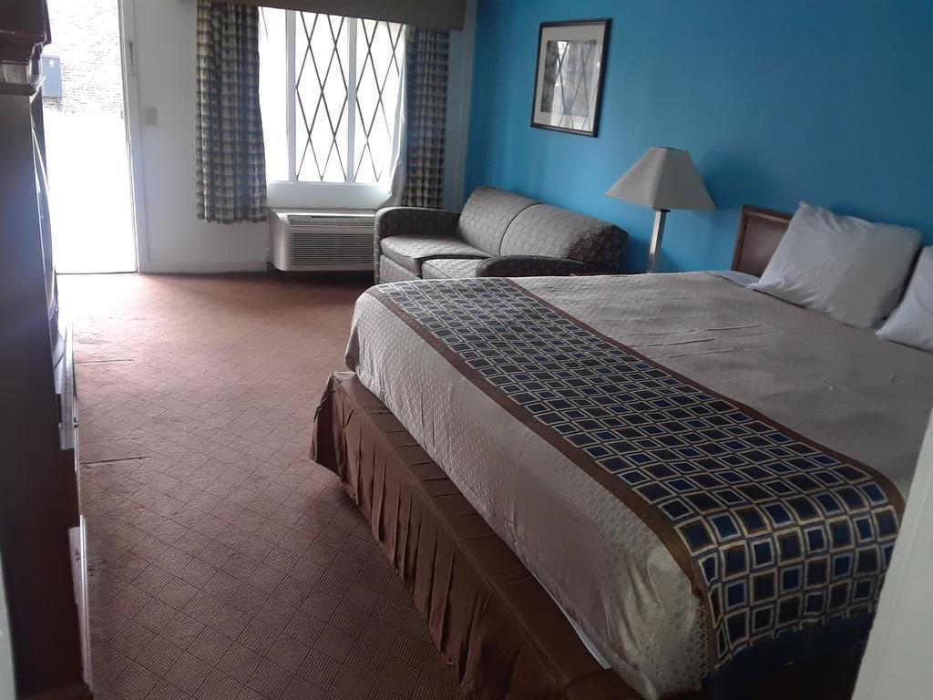 Jacuzzi Hotel 3*