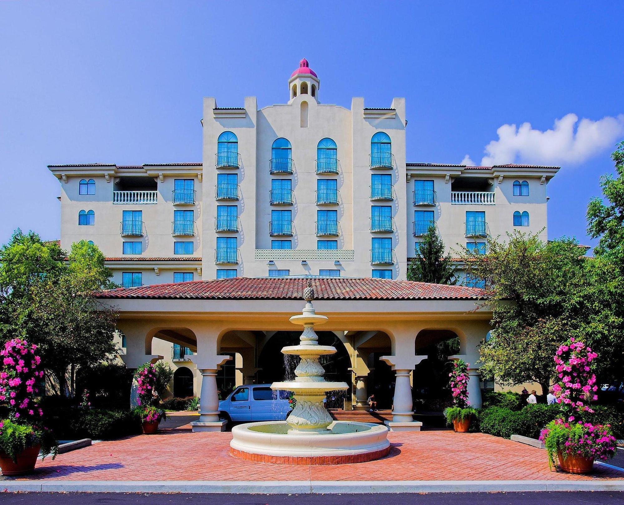 Hotel Embassy By Hilton North