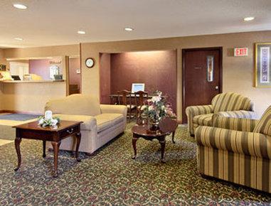 Super 8 By Wyndham Indianapolis/ne/castleton Area Hotel 2*