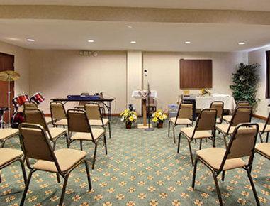 Hotel Super 8 By Wyndham Indianapolis/ne/castleton Area
