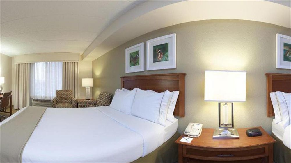 Express & Dtn-conv Ctr By Ihg