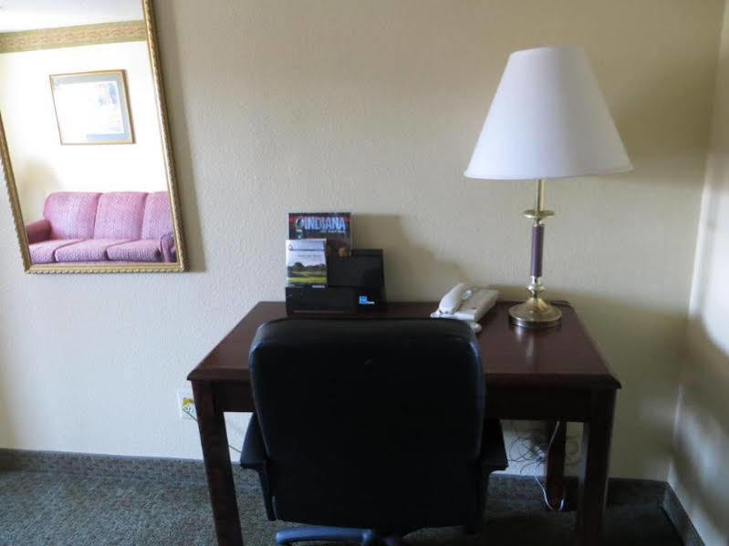 Hotel Super 8 By Wyndham Indianapolis/ne/castleton Area Indianapolis
