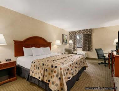 Baymont By Wyndham West Hotel 2*