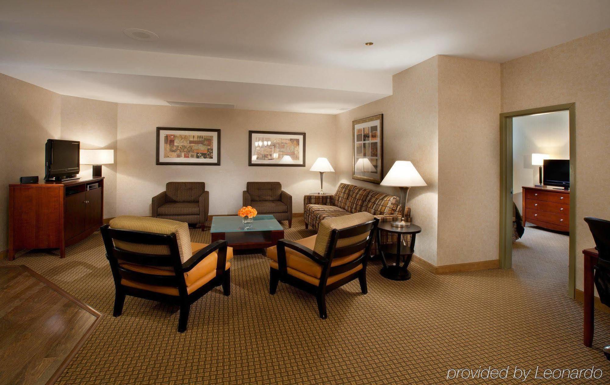Hotel Embassy By Hilton Downtown