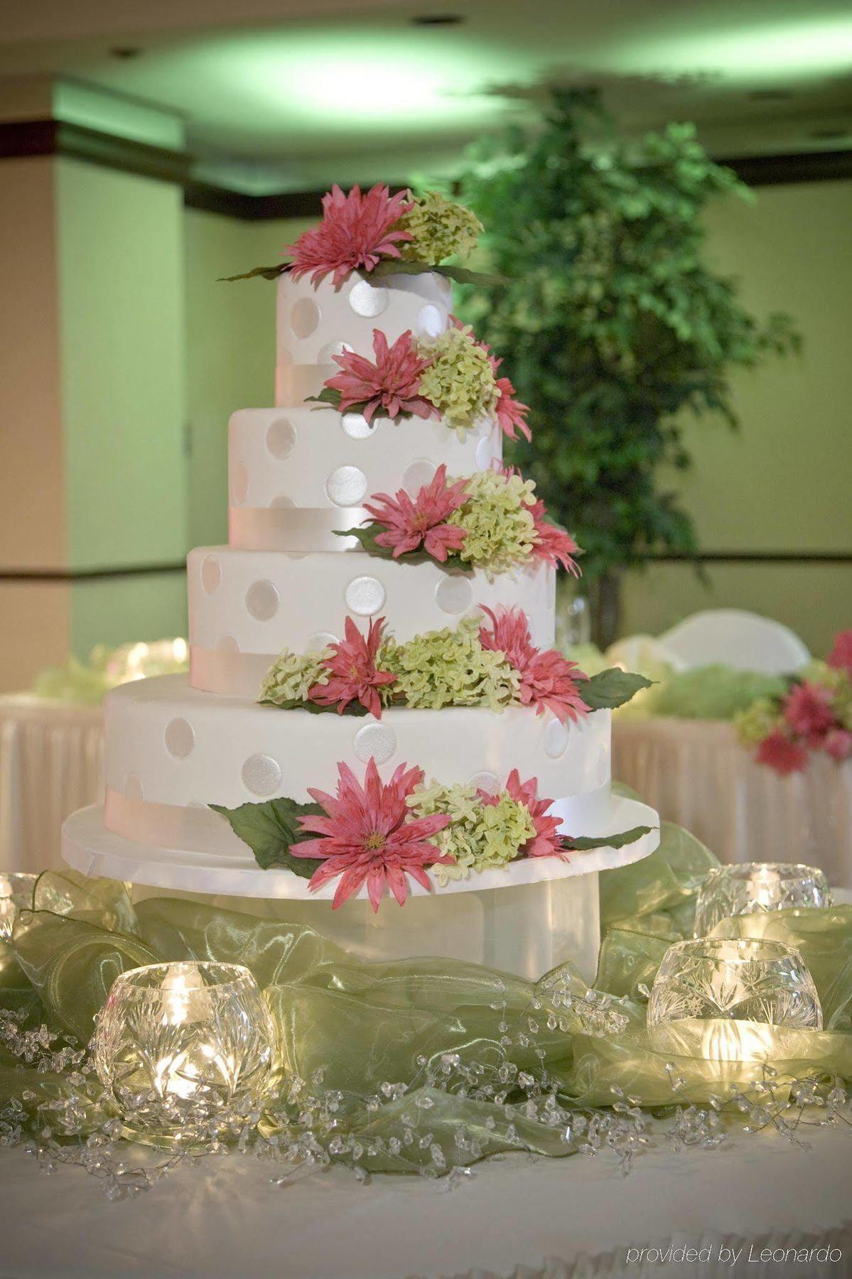 Hotel Embassy By Hilton North Indianapolis