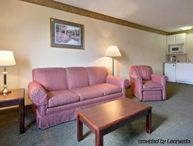 Super 8 By Wyndham Indianapolis/ne/castleton Area 2*