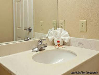 Super 8 By Wyndham Indianapolis/ne/castleton Area Hotel 2*