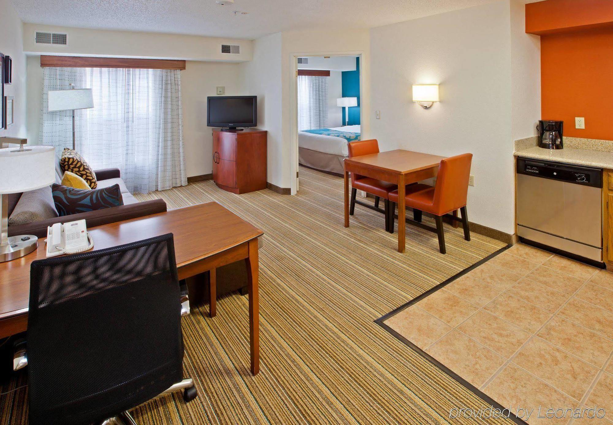 Downtown On The Canal Hotel 3*
