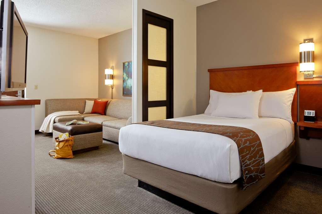 Hyatt Place Airport 3*