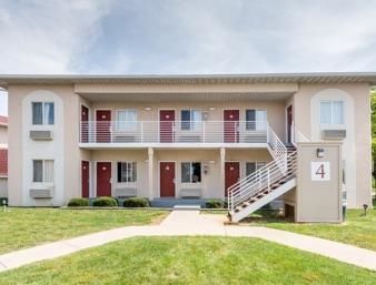 Super 8 By Wyndham Indianapolis/ne/castleton Area Hotel