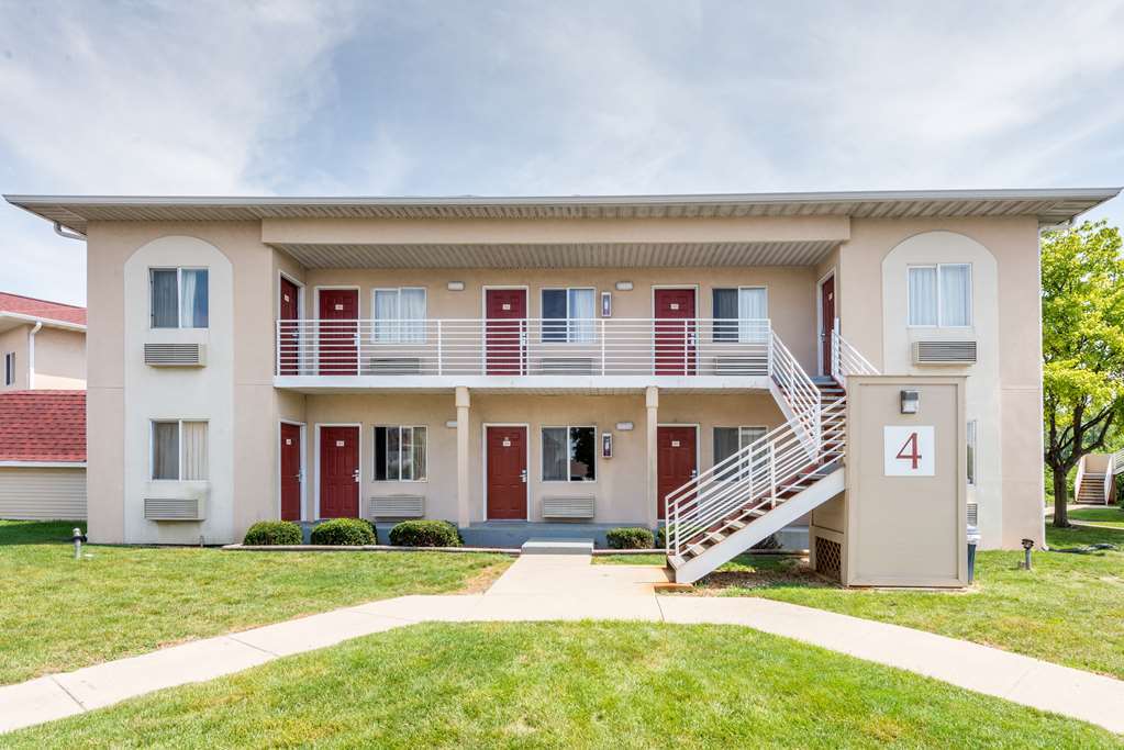 Super 8 By Wyndham Indianapolis/ne/castleton Area Hotel