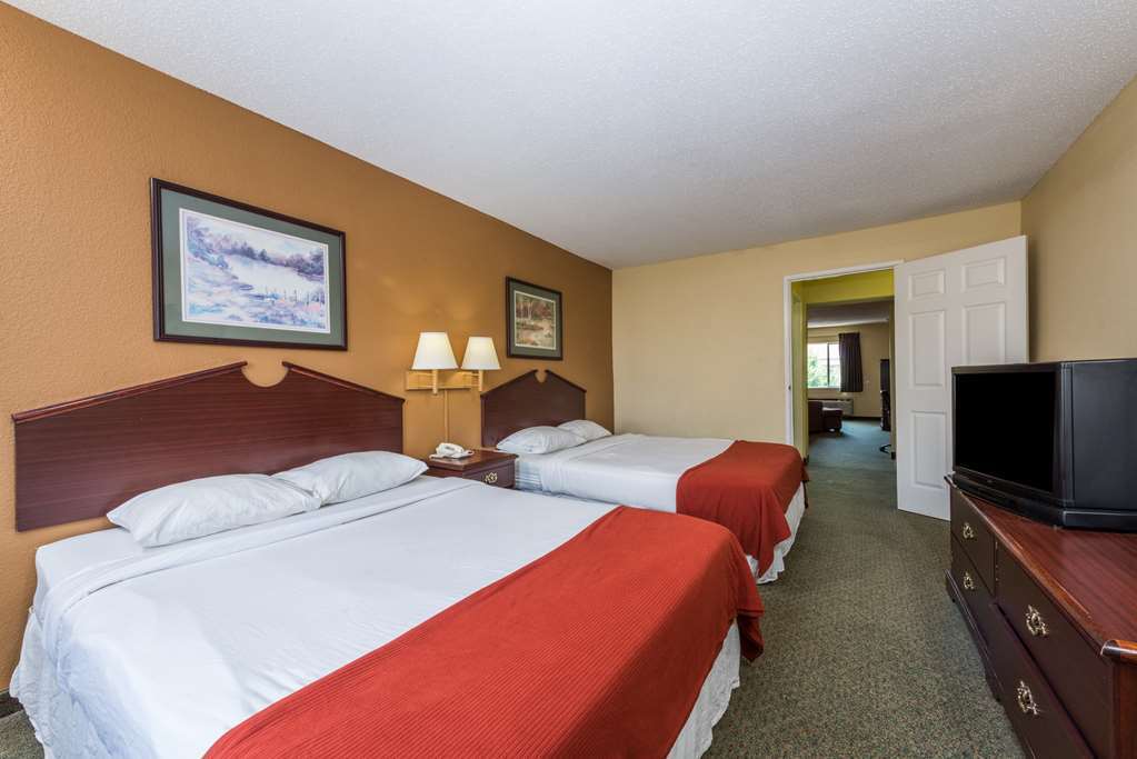 Super 8 By Wyndham Indianapolis/ne/castleton Area 2*