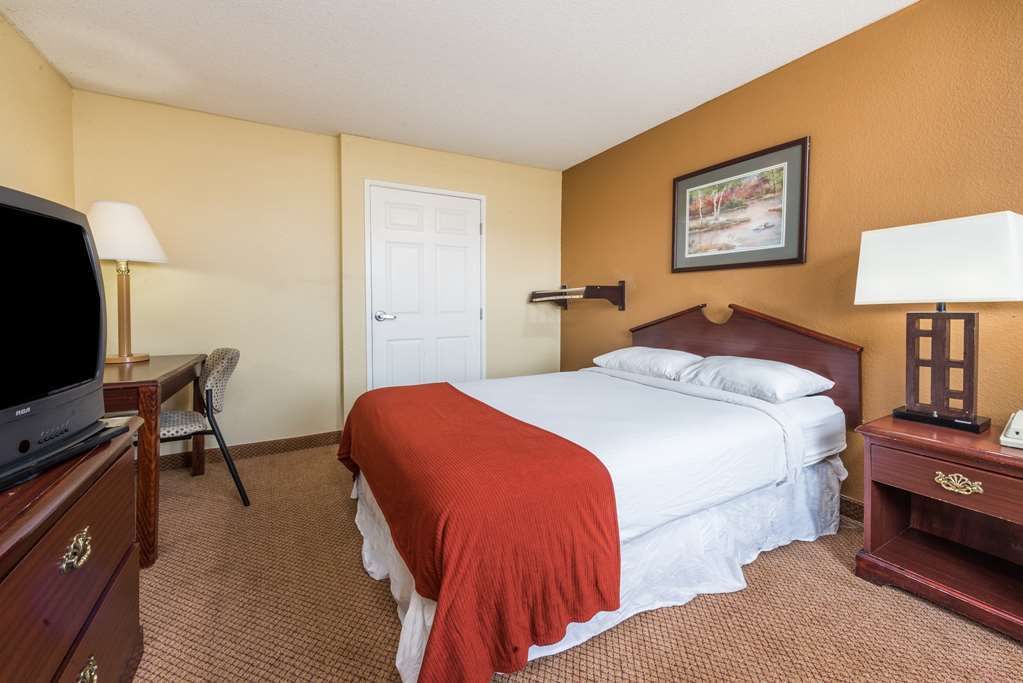 Super 8 By Wyndham Indianapolis/ne/castleton Area Hotel Indianapolis