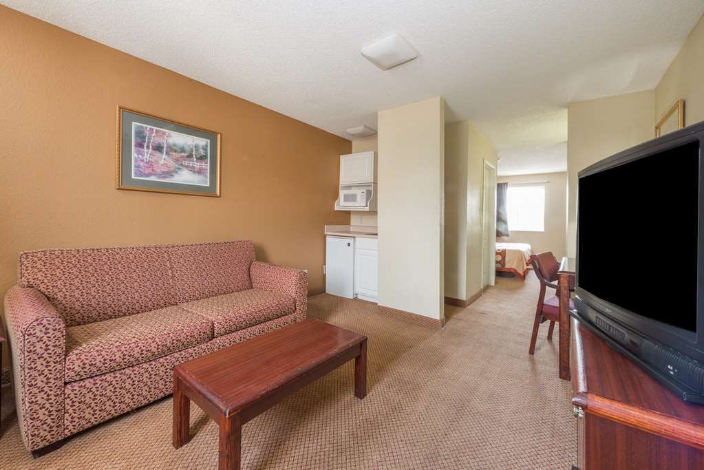 Super 8 By Wyndham Indianapolis/ne/castleton Area Hotel 2*