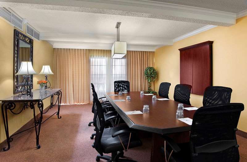Embassy By Hilton North 3* Indianapolis