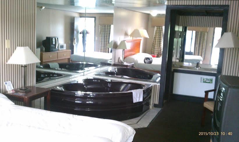 Jacuzzi Hotel 3*
