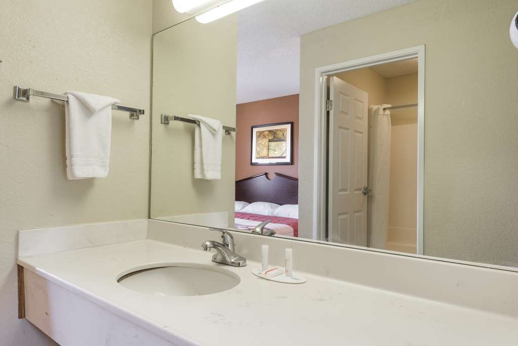 Hotel Super 8 By Wyndham Indianapolis/ne/castleton Area Indianapolis