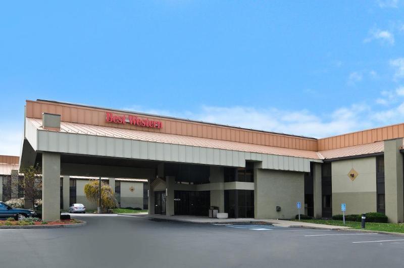 Hotel Country & By Radisson, East, In