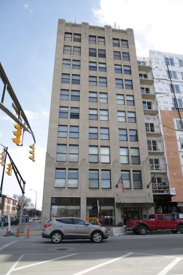 Frontdesk I 333 Penn Apts Downtown Indy's Circle Center Apartment
