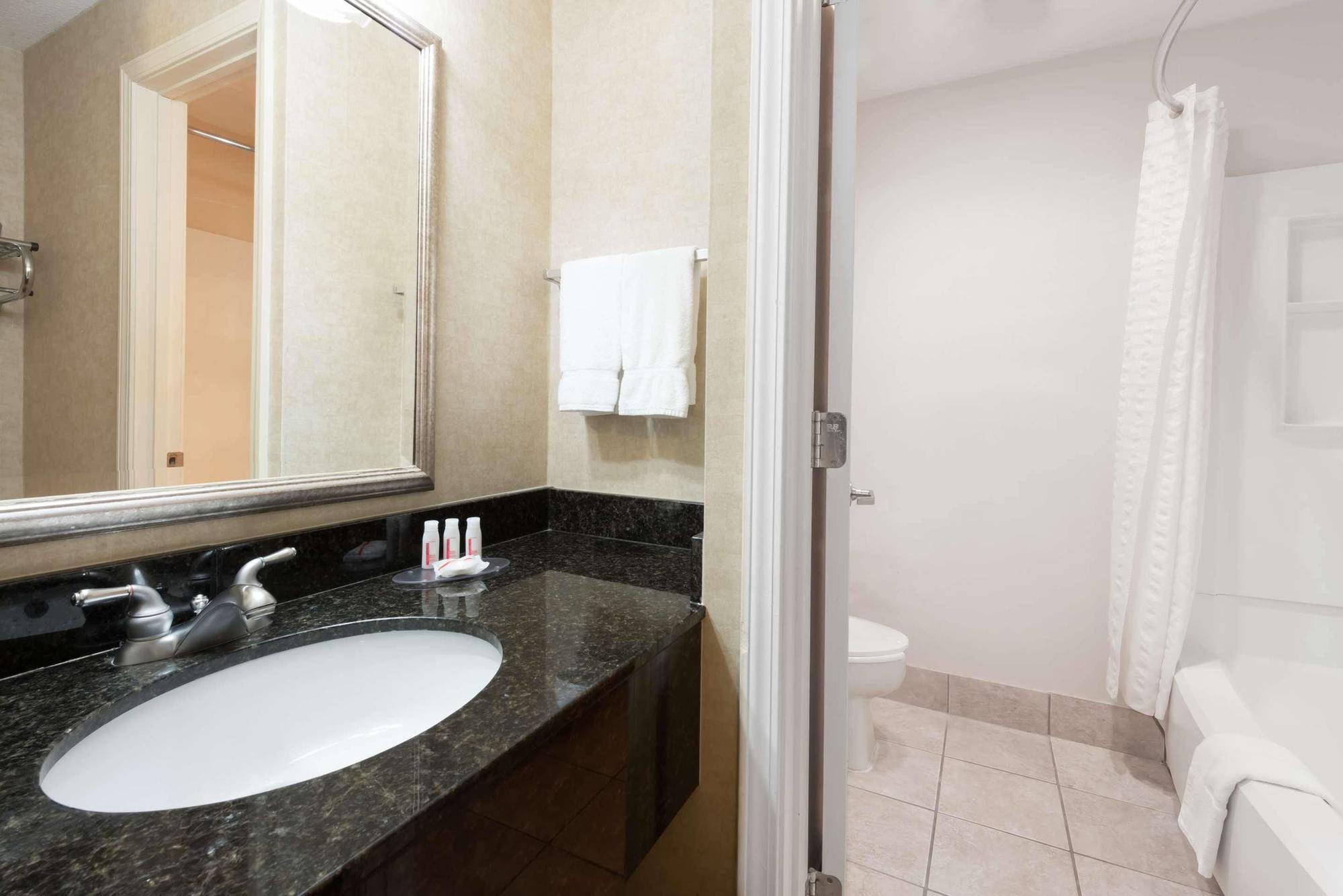 Hotel Baymont By Wyndham South Indianapolis