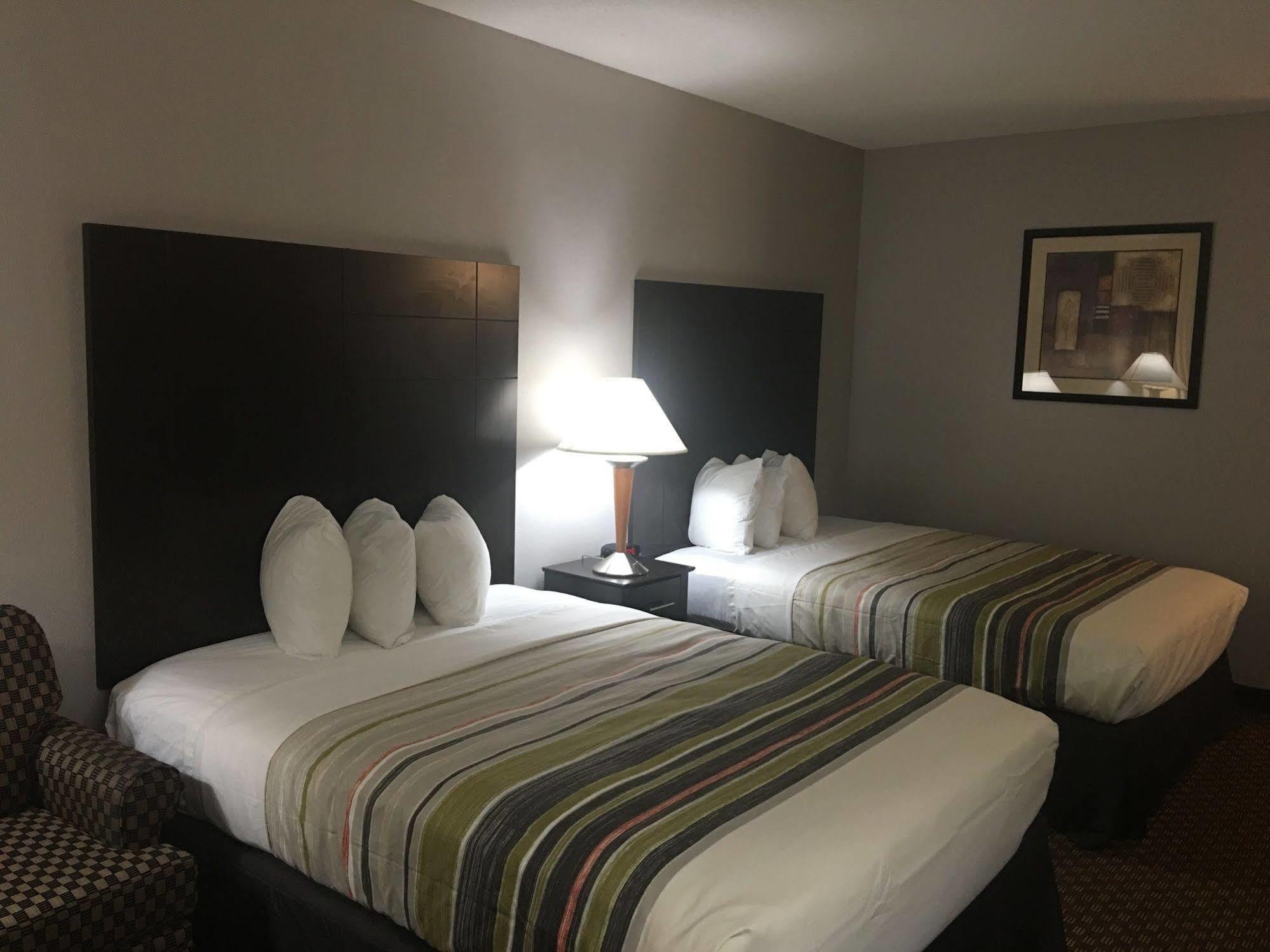 Hotel Country & By Radisson, East, In