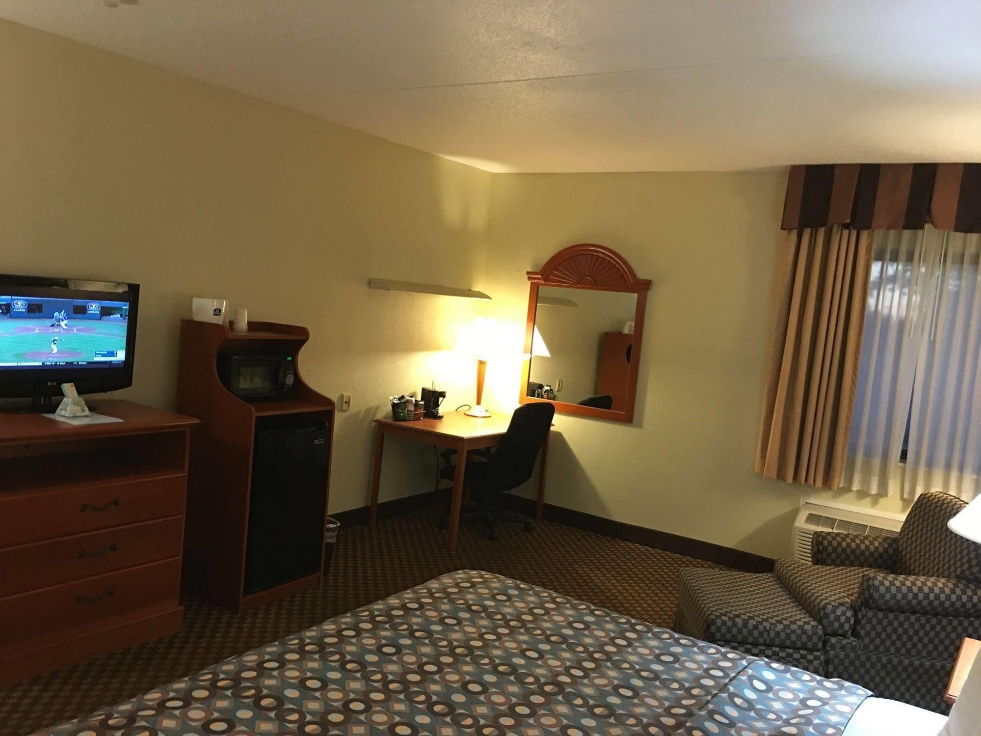 Country & By Radisson, East, In Hotel