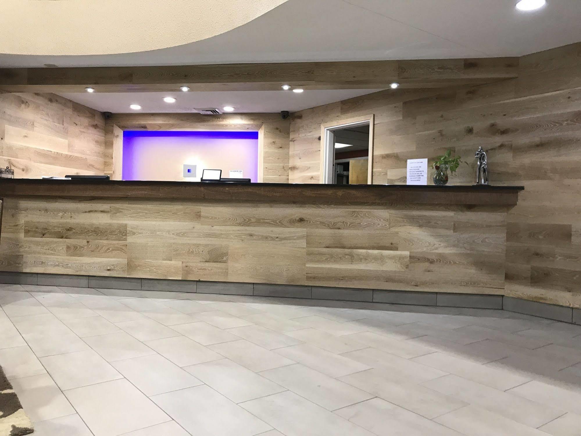 Country & By Radisson, East, In Indianapolis
