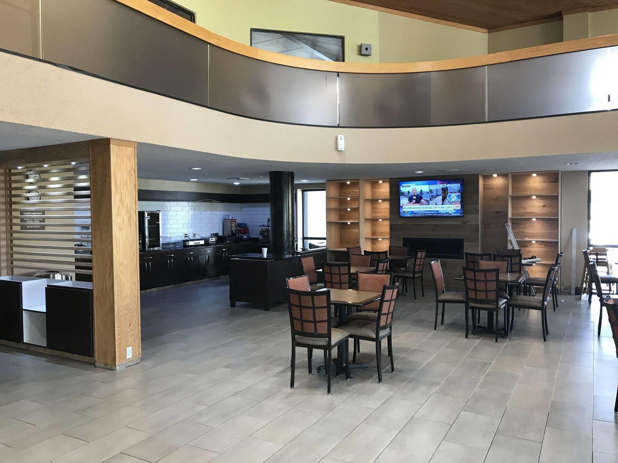 Country & By Radisson, East, In Hotel Indianapolis