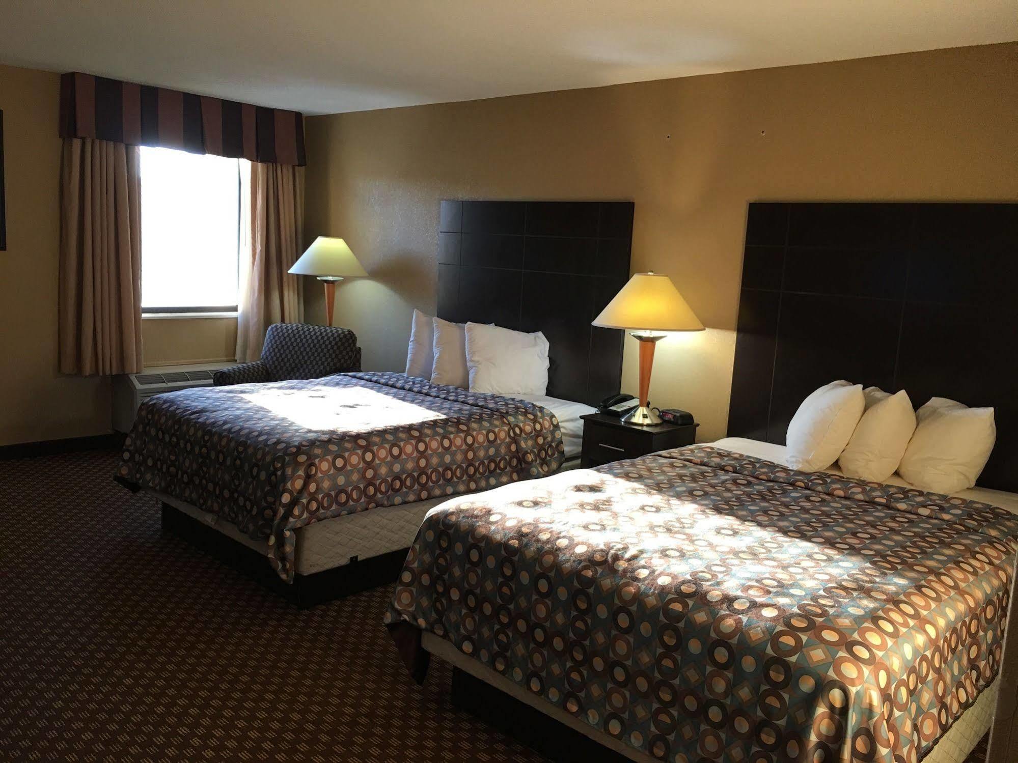 Hotel Country & By Radisson, East, In