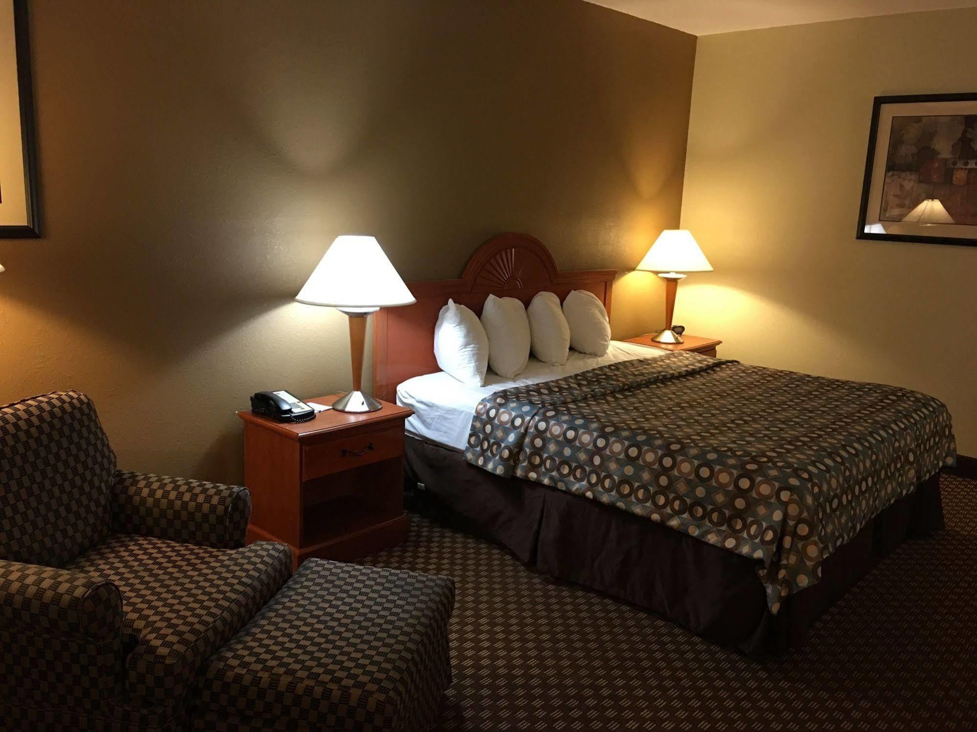 Hotel Country & By Radisson, East, In