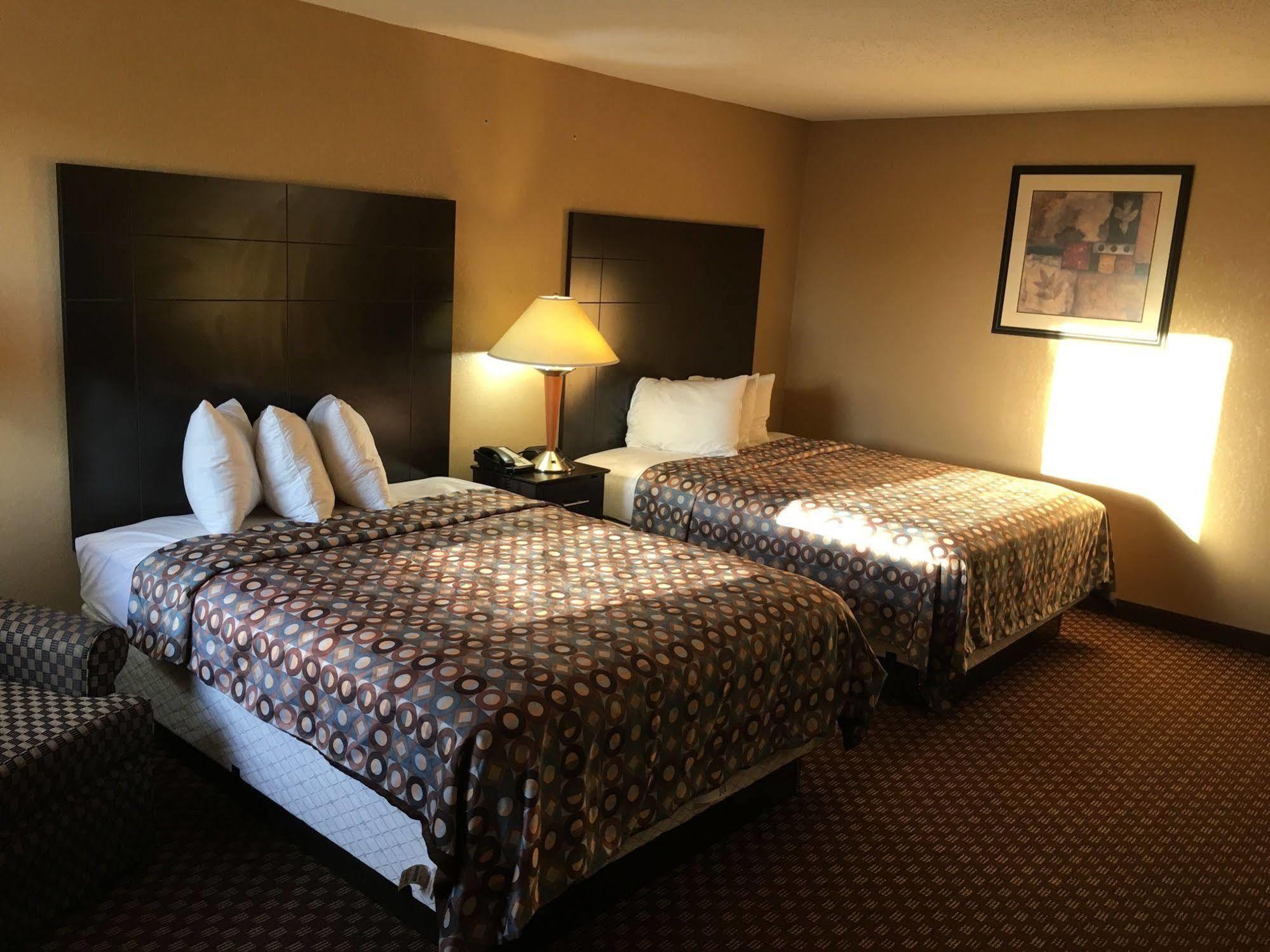 Hotel Country & By Radisson, East, In