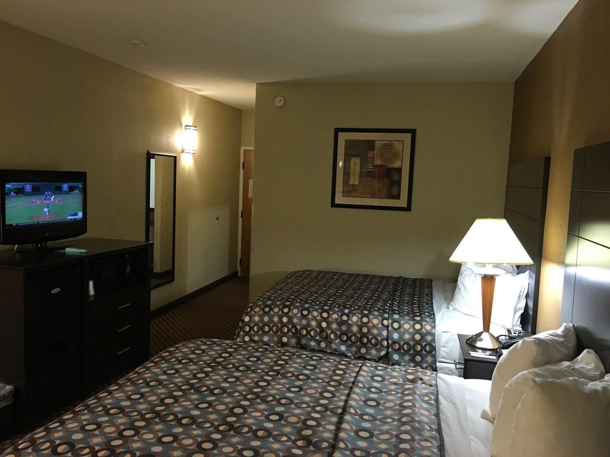 Hotel Country & By Radisson, East, In Indianapolis