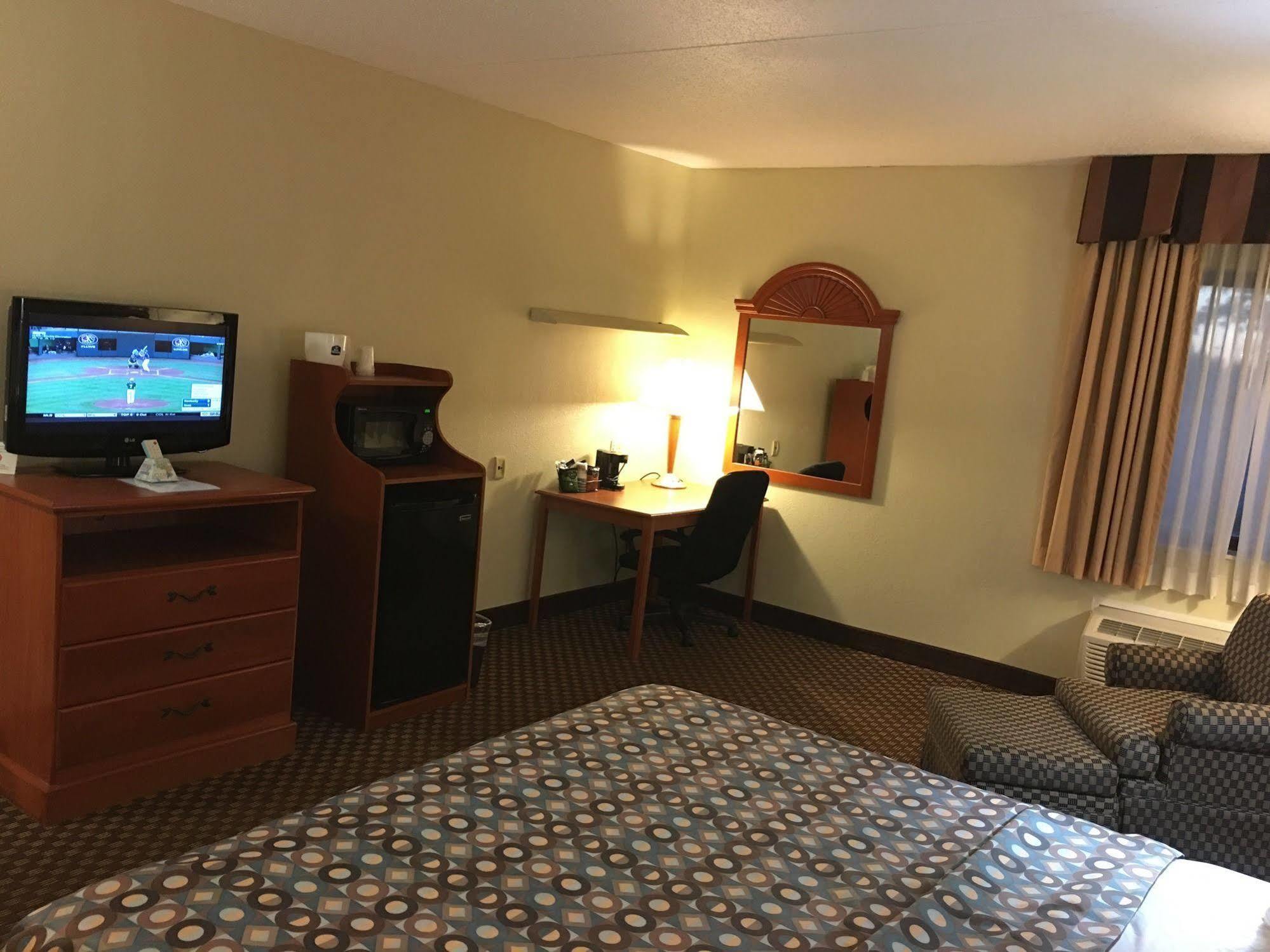 Country & By Radisson, East, In 3* Indianapolis