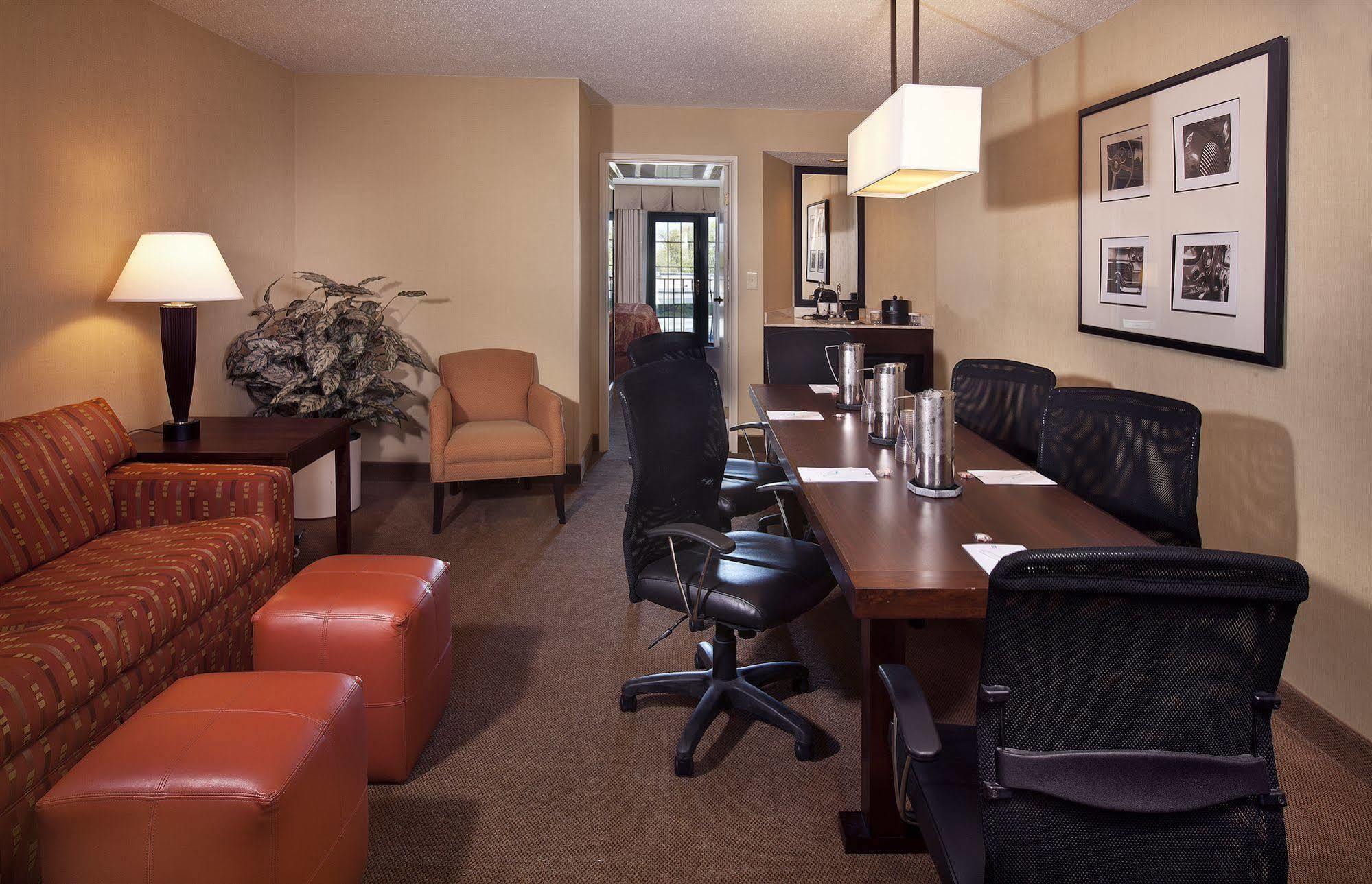 Hotel Embassy By Hilton North Indianapolis