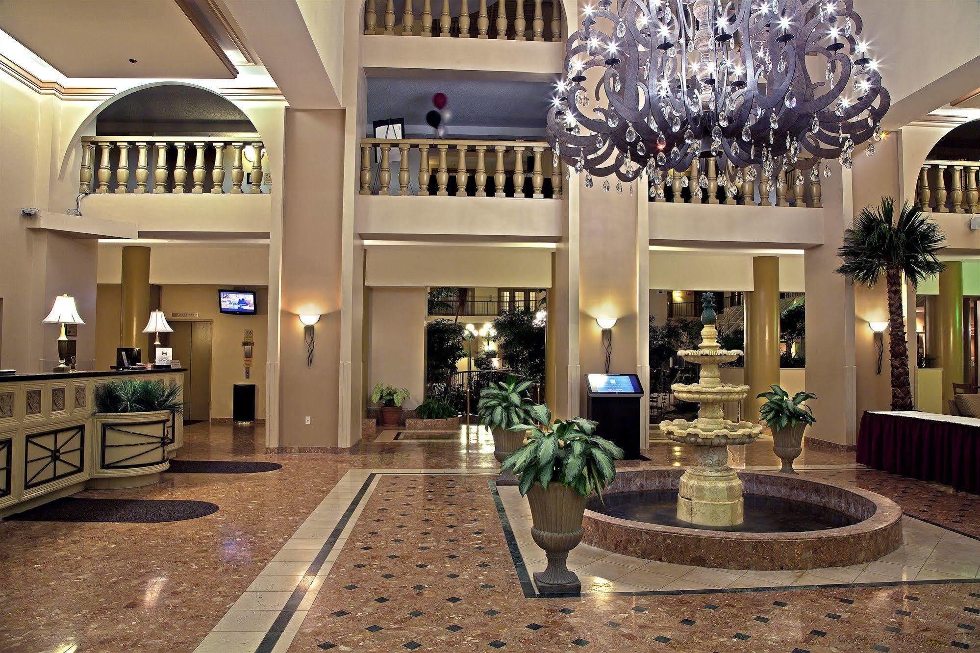 Hotel Embassy By Hilton North Indianapolis