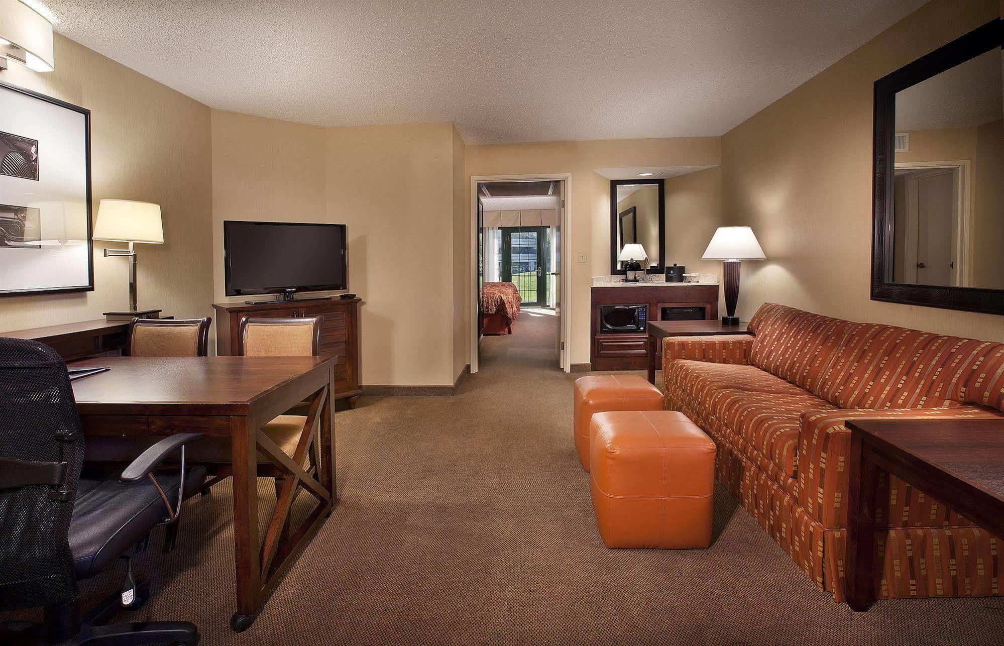 Hotel Embassy By Hilton North