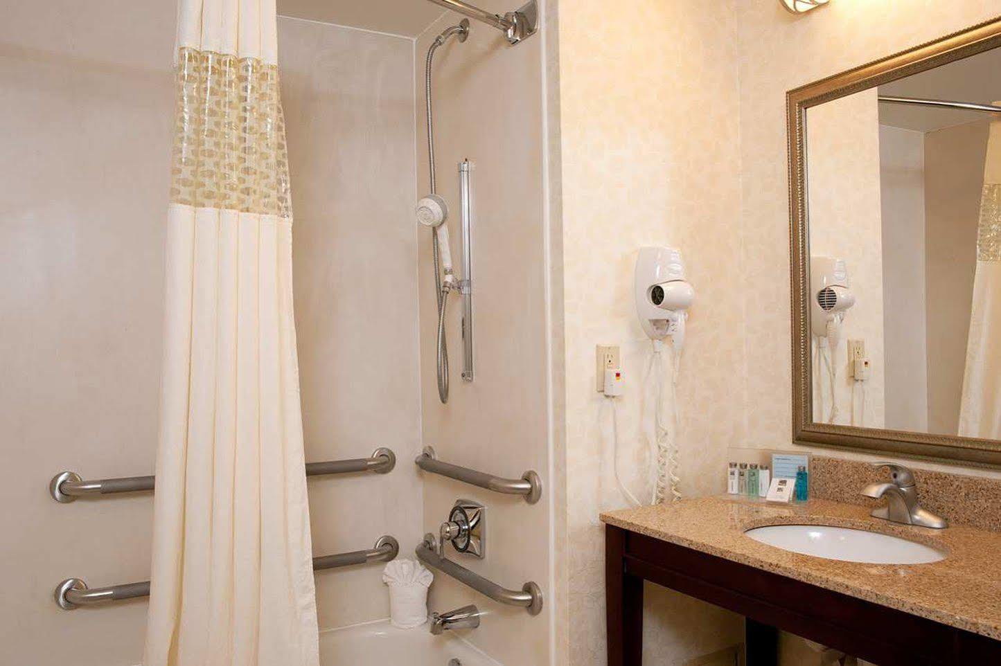 Marriott East Hotel 3*