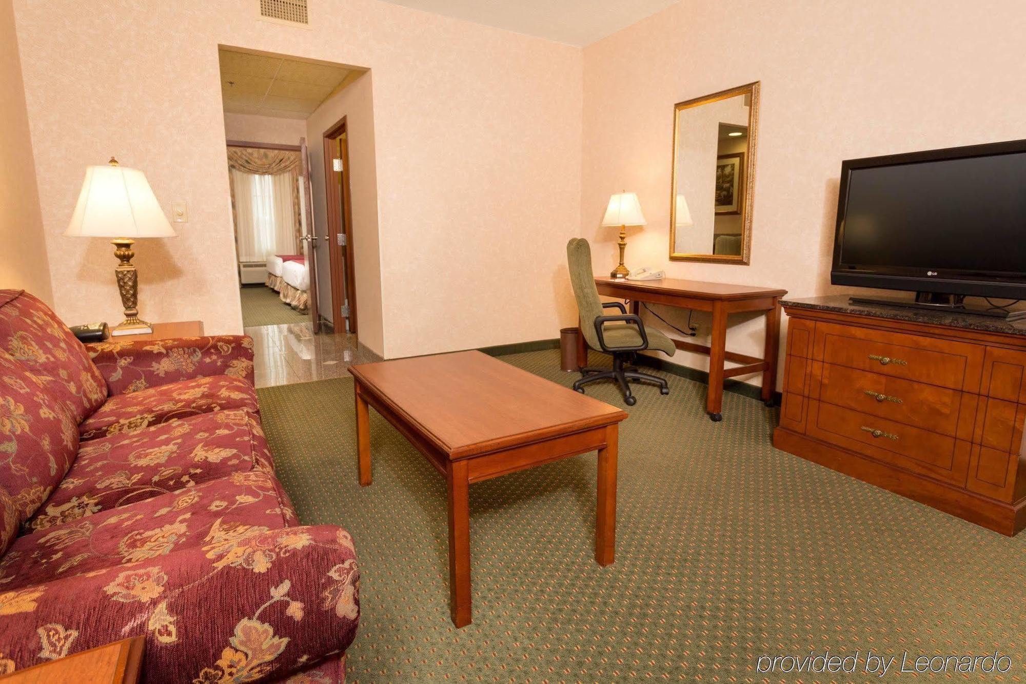 Hotel Drury & Northeast Indianapolis