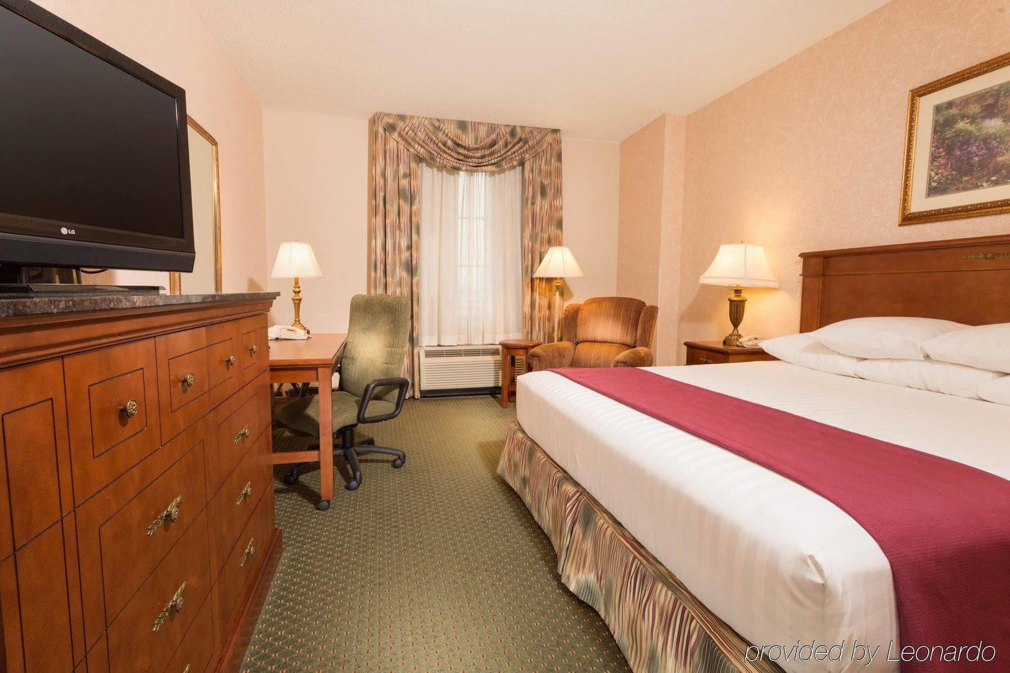 Hotel Drury & Northeast Indianapolis