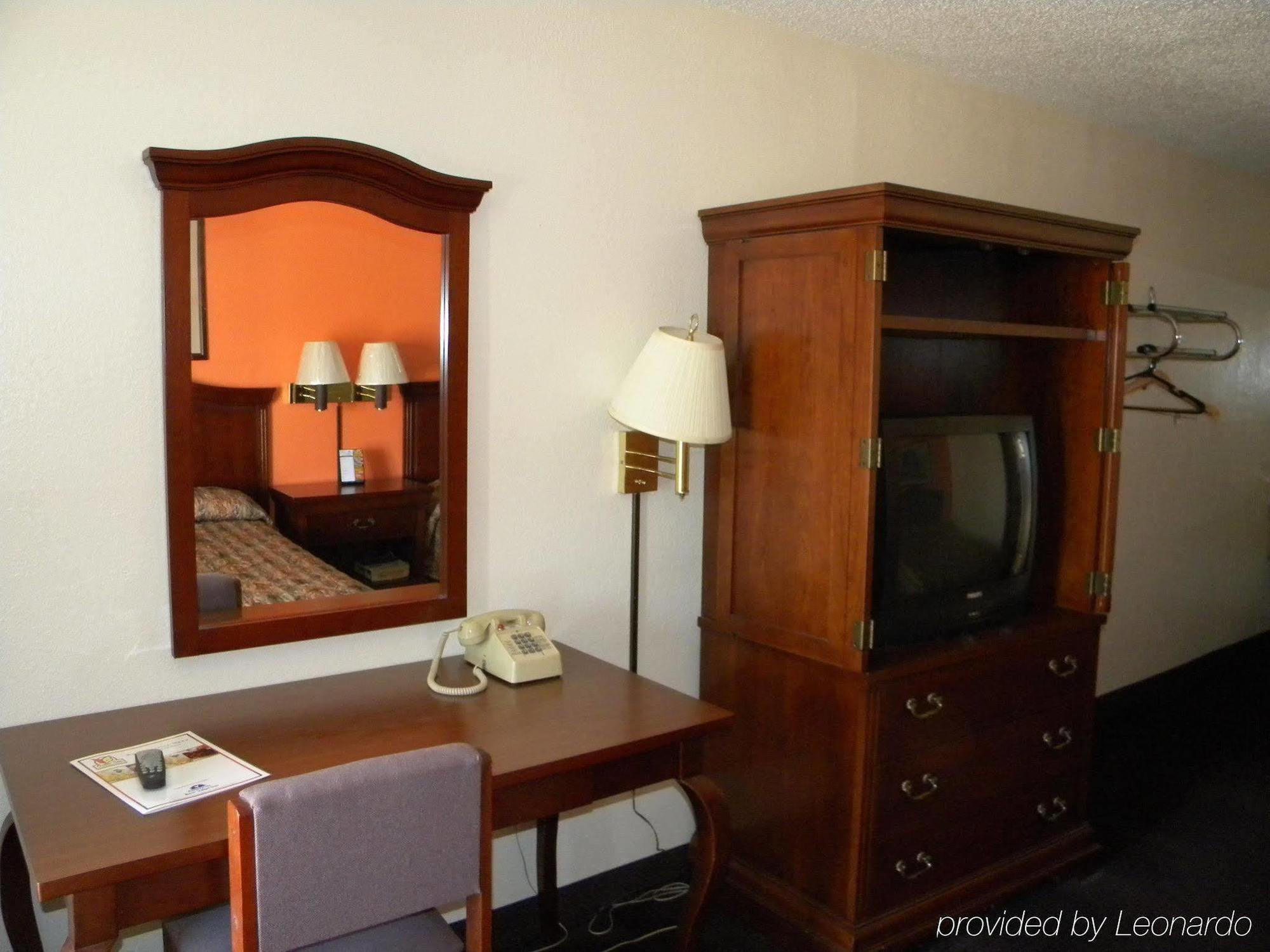 Indy Southwestern Inn-south 2*