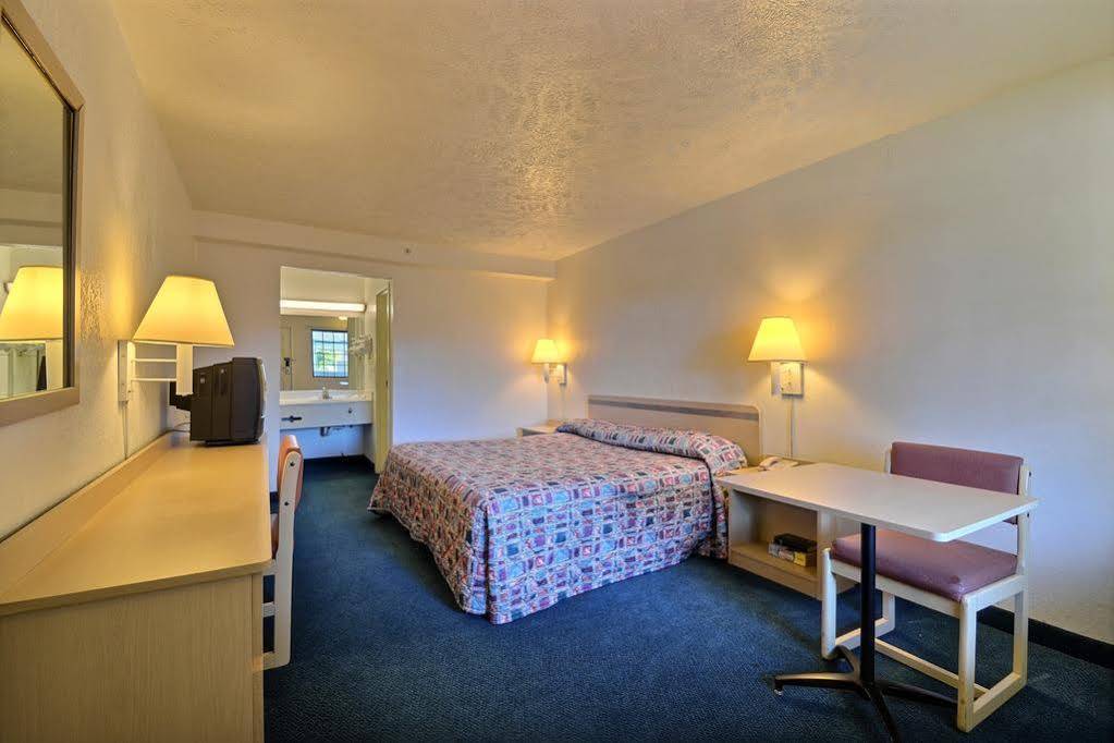 Hotel Days By Wyndham South