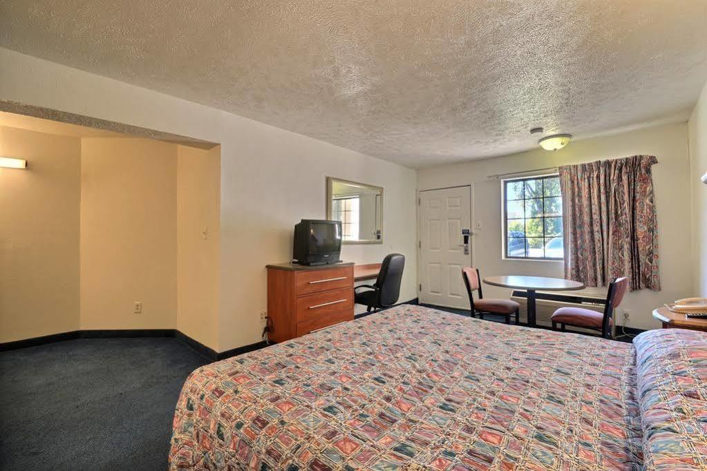 Days By Wyndham South Hotel 2*