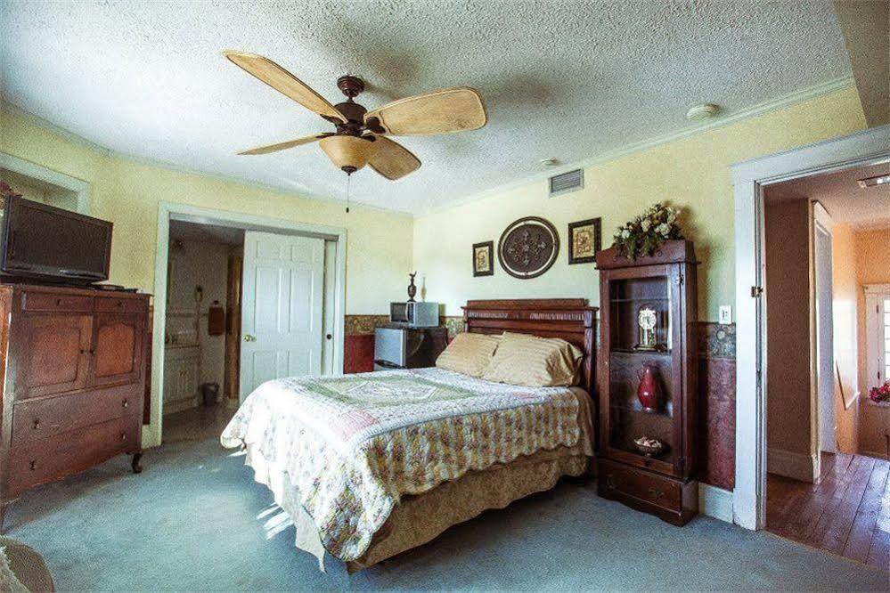 Bed & Breakfast Speedway Legacy